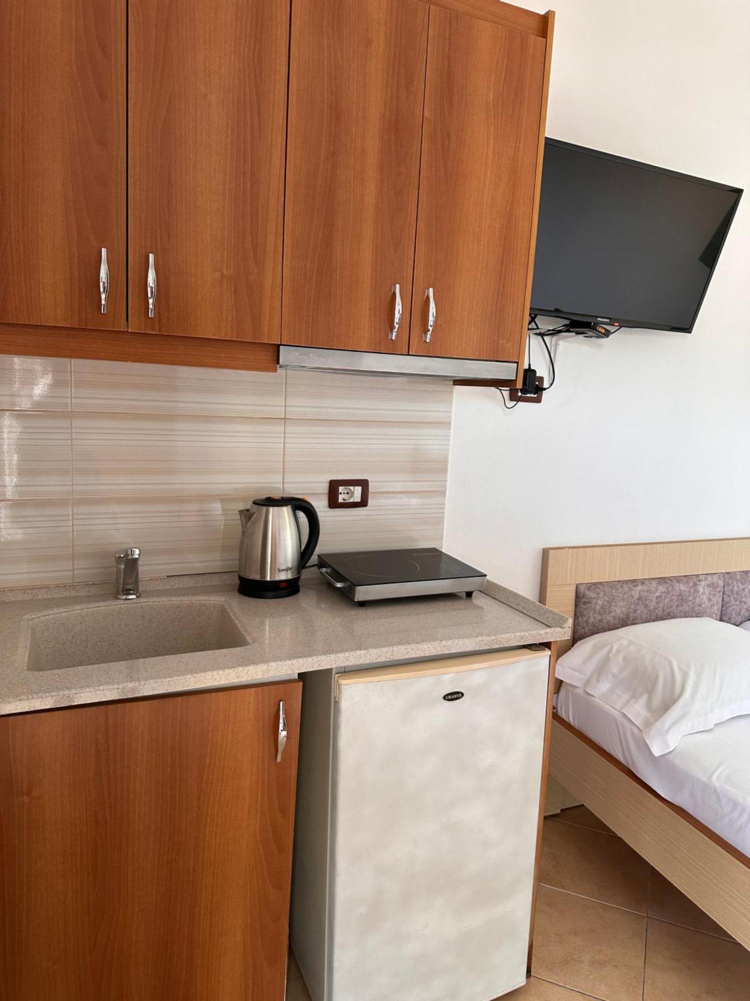 Albi'S Guesthouse คซามิล ภายนอก รูปภาพ
