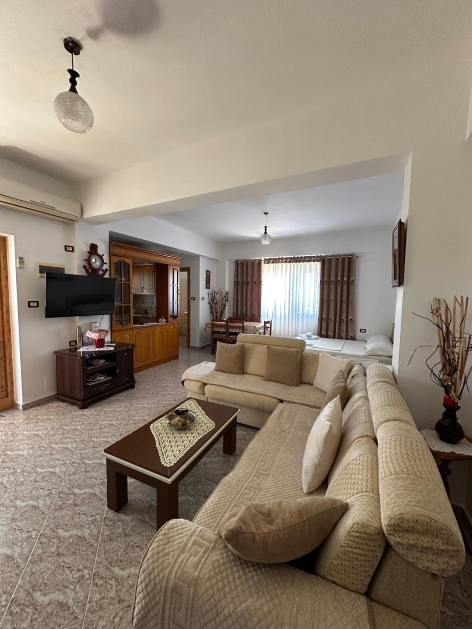 Albi'S Guesthouse คซามิล ภายนอก รูปภาพ